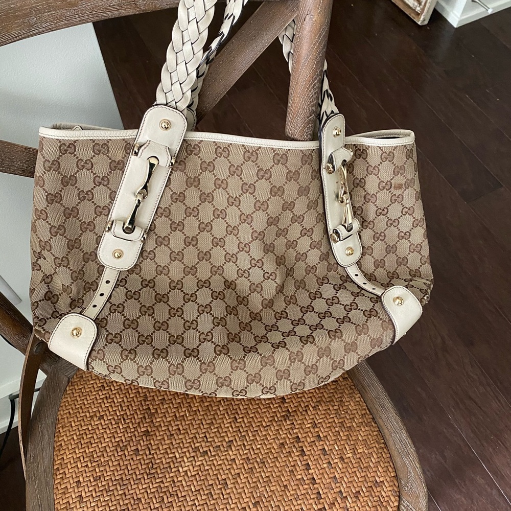 Gucci leather beige GG Pelham hobo bag